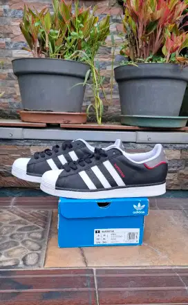 Sepatu Casual Adidas Superstar