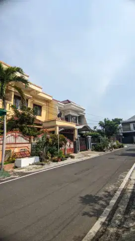 Murah banget dijual ruma 2 lantai nangka lamper tengah mangga