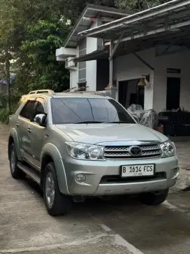 Toyota Fortuner 2010 Bensin