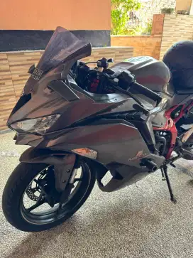 Dijual Kawasaki ZX25R tahun 2021.