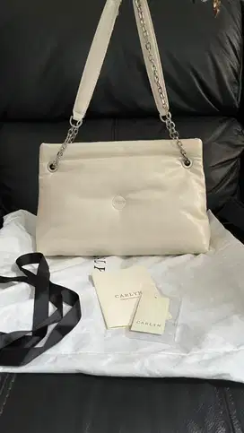 Carlyn new with tag