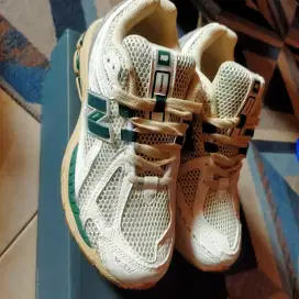 Sepatu NB 1906R kondisi Baru size 42