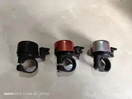 Bel sepeda merah putih