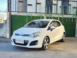 Kia rio 2013 matic pajak jalan