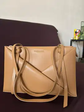 PRELOVED CHARLES N KEITH MIDORI GEOMETRI AUTHENTIC