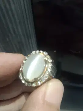 Cats eye putih Silimaninte