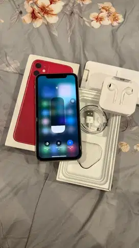 Dijual Iphone 11 White 64GB Lengkap Terdaftar