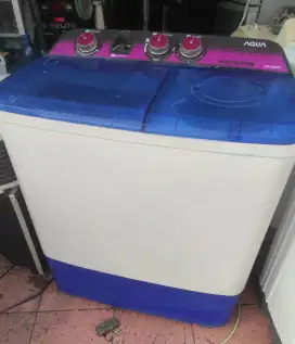 Mesin cuci 2 tabung Aqua kapasitas 8 kg masih mulus dan siap pakai