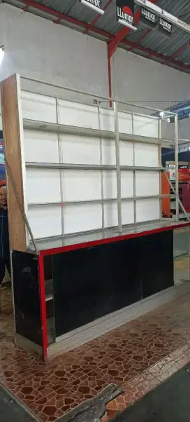 Meja Front Office,Etalase Jumbo Display Dan Kursi Tunggu Besi 4 Seat