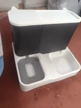 Tempat Makan dan Minum Otomatis Untuk Kucing 2 In 1