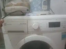 Dijual msn cuci electrolux front loader 7kg second