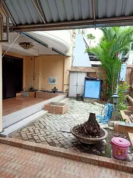 Rumah raya nginden intan barat dekat RS Premier