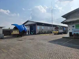 Gudang Luas Akses Jalan Raya di Taman, Sidoarjo Dekat Pintu Tol Waru
