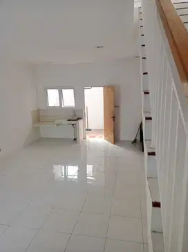Dijual Cepat:  Rumah 2 lantai di Gading Griya
