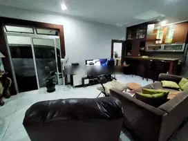 RUMAH BERGAYA MODERN MINIMALIS DI SEKTOR III JALAN KURICANG BINTARO
