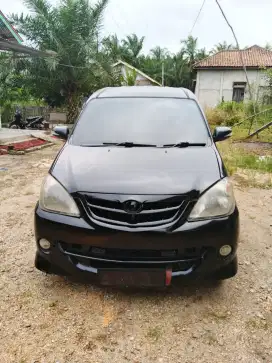 Xenia Xi 1.3 Sporty M/T Hitam