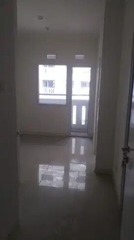 JUAL CEPAT! Apt. Green Pramuka City 2BR View Pool, Harga OK