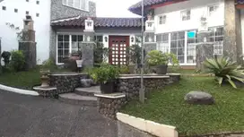 Rumah Siap Huni dengan Kolam Renang Pribadi di Tirta Golf BSD City