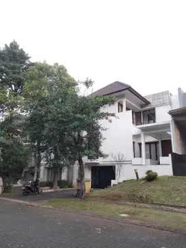 Rumah Bagus 2 Lantai  Turun Harga di Cluster Heliconia