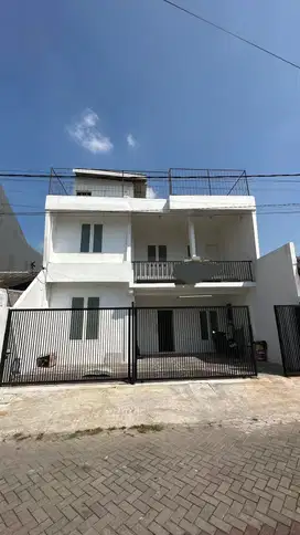 2,5 Lantai Rumah Darmo Indah Surabaya