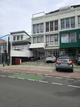Di sewakan ruko 3 lantai di tebet jakarta selatan.