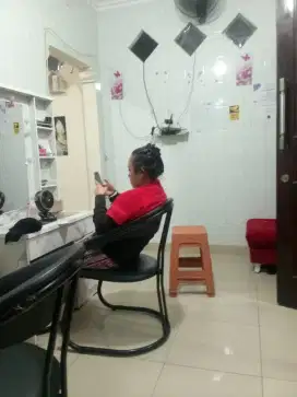 Terapis salon kecantikan