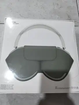 AirPods Max with Smart Case
