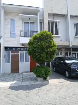 Rumah Komersil  American Clasic Style di TARUMAJAYA