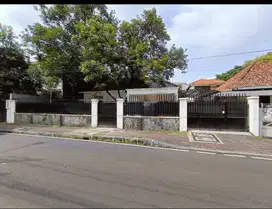 Rumah Menteng cocok u/back office, klinik, pre school