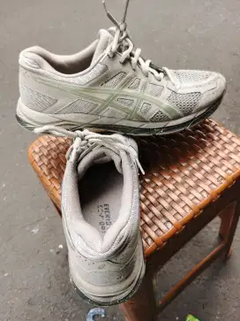 Jual sepatu asics original size 55 bisa byar cod d tempat