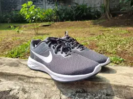 Sepatu Nike Revolution 6 Abu-Abu - Baru 100 (Ukuran 43 / US 9.5)
