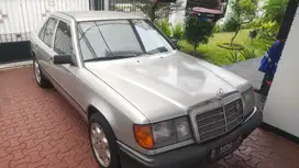Mercedes-Benz E300 1989 Bensin