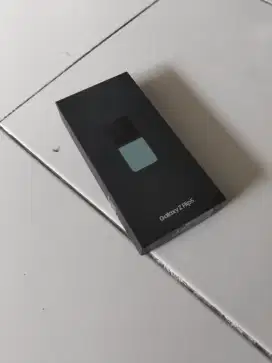 Samsung Z Flip 5. snap 8 gen 2