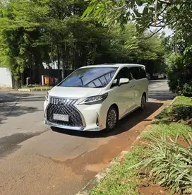 2022 Lexus LM350 7-Seater ATPM Km 25000