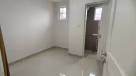 Di sewakan rumah 2 lantai hoek di malibu village gading serpong