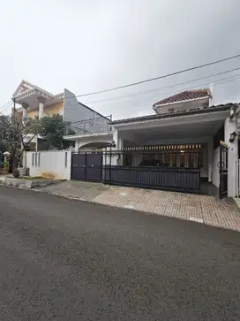 JUAL RUMAH BAGUS STRATEGIS 2 LANTAI KOMPLEK TANJUNG BARAT INDAH JAKSEL