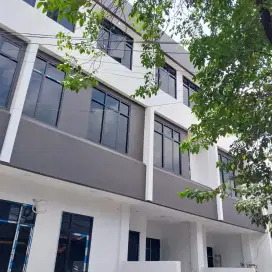 Di Jual Rumah 3 lantai di jalan Kran bisa KPR Siap Huni