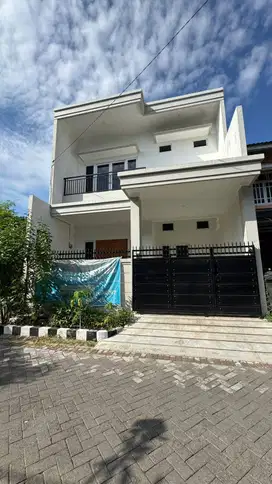 DIJUAL CEPAT! RUMAH 2 LANTAI SIAP HUNI – SEMOLOWARU ELOK V, SURABAYA