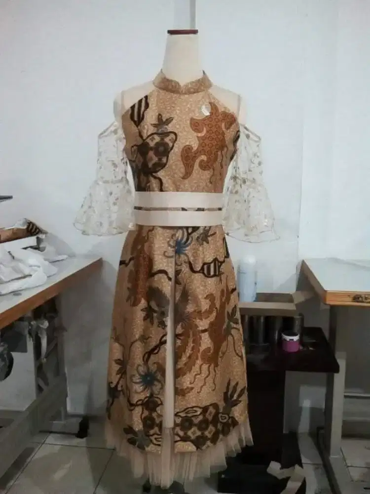 ARI TAILOR/ PENJAHIT ARI