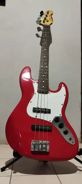 Squier jazz bass 4 string