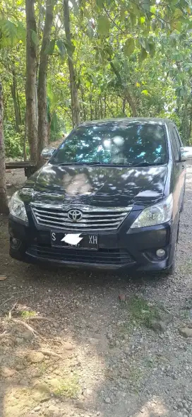 Jual grand innova diesel th 2013 MT Hitam