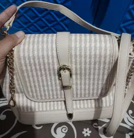 Tas Selempang Enji