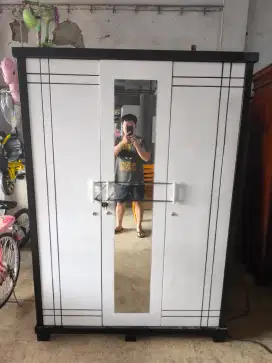 Lemari minimalis 3 pintu blocteak