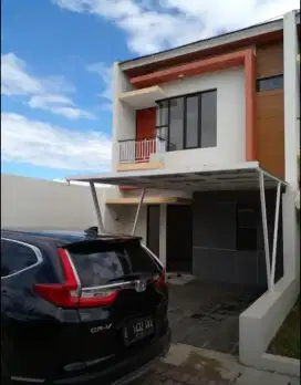 Dikontrakkan Rumah 2 Lantai. BangunanBaru. Granit. Full Canopy. Gorden