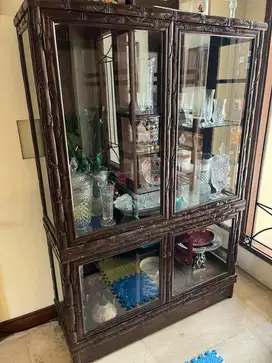 Lemari Pajangan Kayu Antik