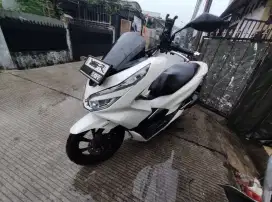 Jual motor putih PCX ABS 2018 bekas