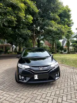 Jazz 1.5 GK 5 VTEC Hitam MT