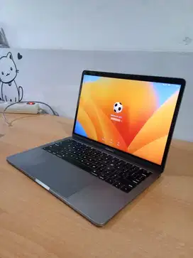 Macbook Pro 2017 13.3 Intel Core i5 - 8GB RAM - 128GB SSD