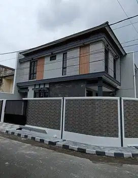 Rumah Gress baruk utara Minimalis Kontemporer Hanya selangkah ke Raya