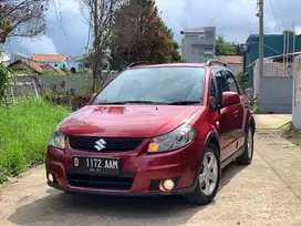 LOW km Suzuki sx4 x over warna langka Matic 2012 nego
